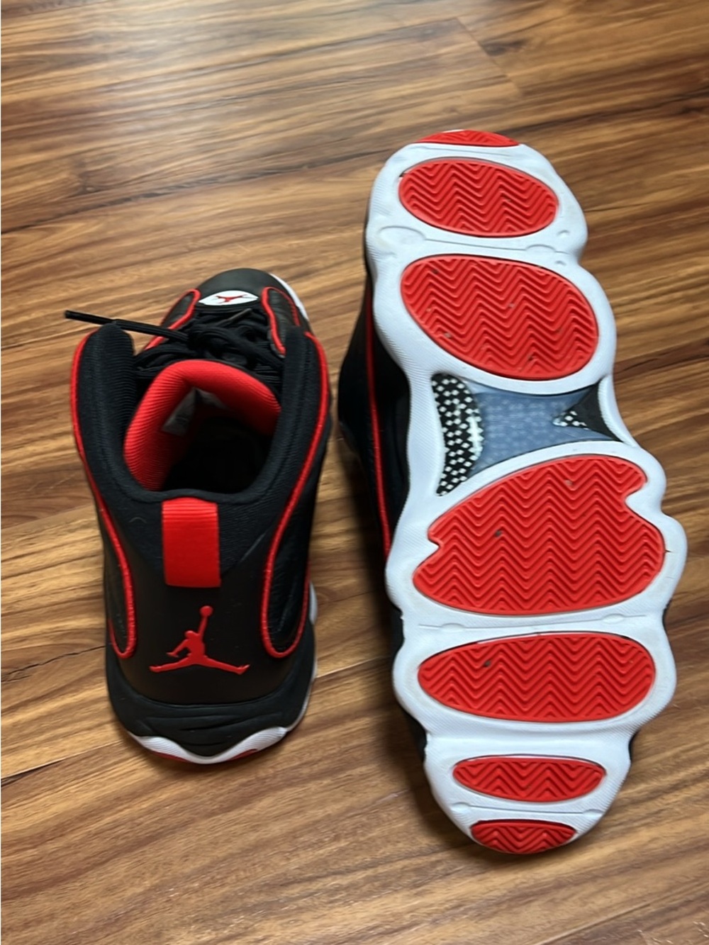 Jordan Black/Red/White Retro Basketball Sneakers - Picture 4 of 5